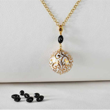 Collana con diamante nero e ceramica dipinta oro 24k